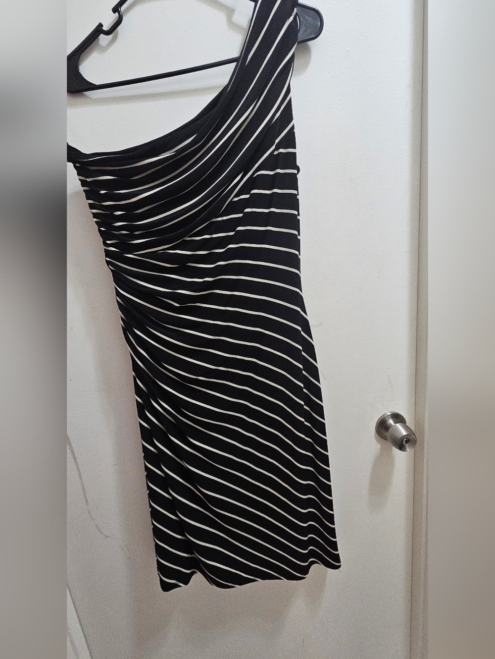 Lauren Ralph Lauren One-Shoulder Black and Off-White Striped Dress - Picture 5 of 6